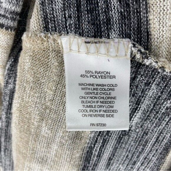 5/$25 Signature Studio Black Tan Striped Knit Scoop Neck Long Sleeve Sweater 1X - Picture 8 of 8